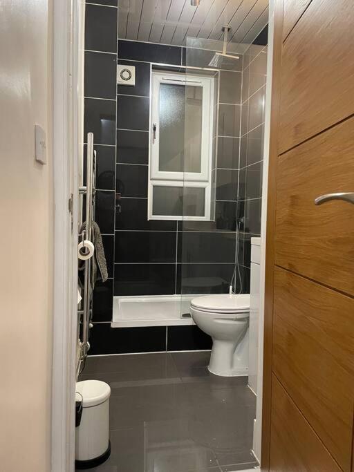Lovely Three Bedroom Upper *