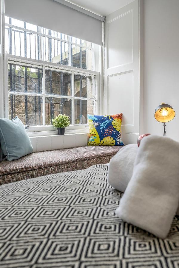 Cozy With Character Large 2 Bedroom Main Door With Garden * Edinburgh