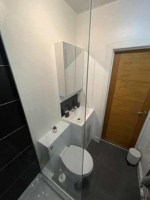 Lovely Three Bedroom Upper Ferienhaus EDI