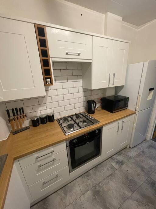 Lovely Three Bedroom Upper Ferienhaus