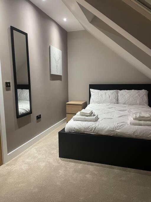 Lovely Three Bedroom Upper *