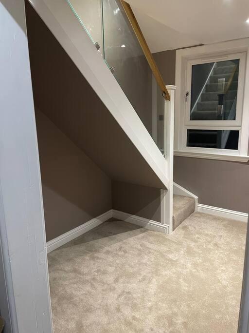 Ferienhaus Lovely Three Bedroom Upper EDI