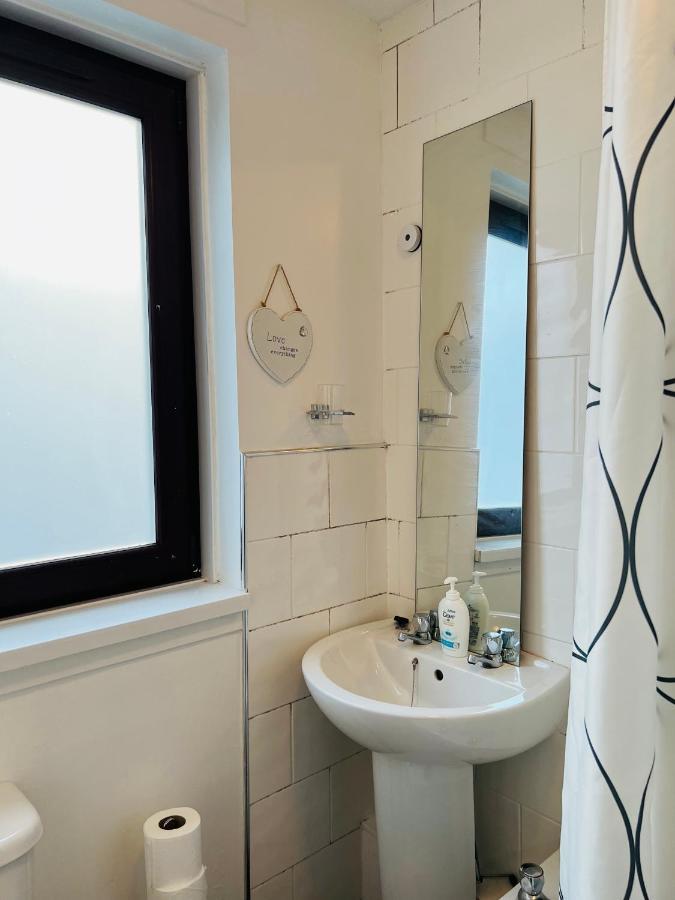 Lovely 1bed Serviced In Heart Of *
