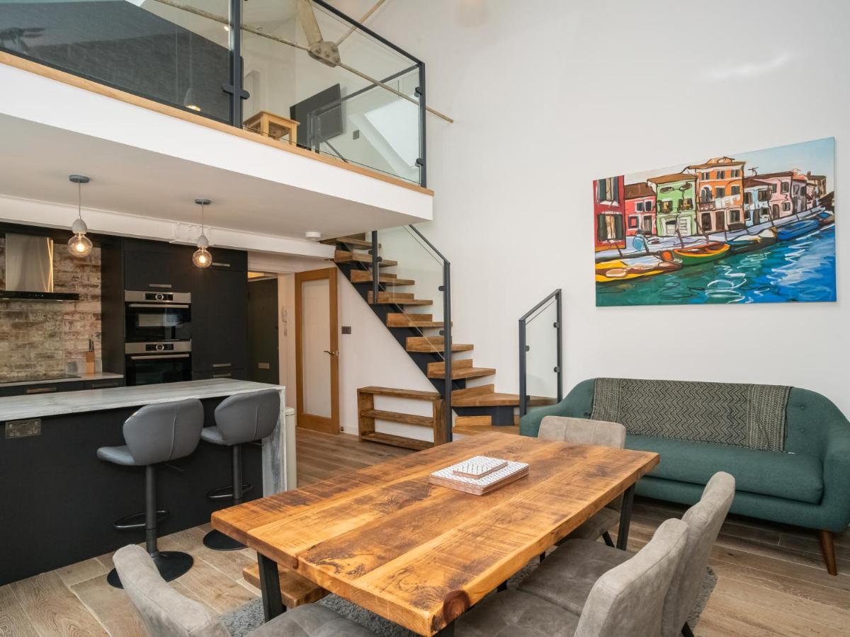 Pass The Keys Stunning 3 Bed Loft Style With Free Parking Apartment *