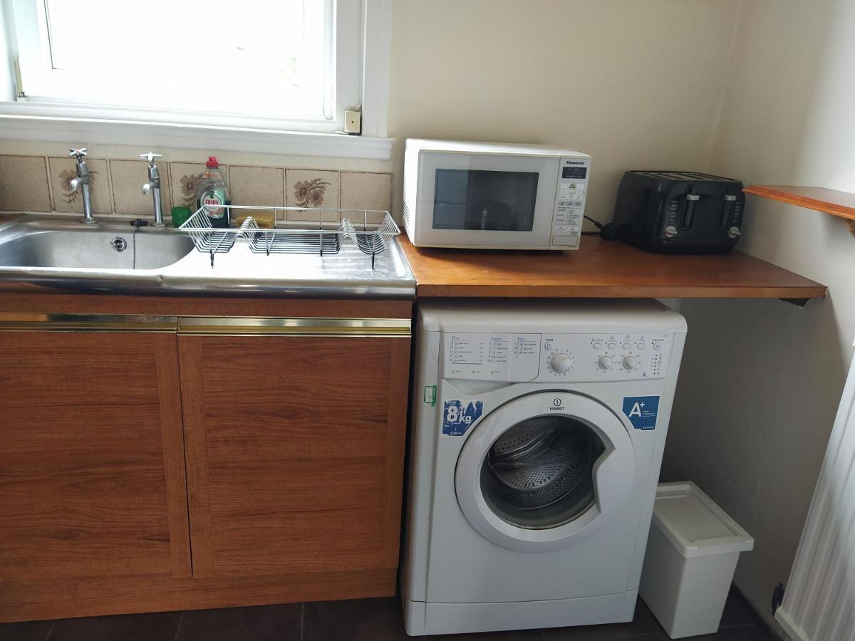 Apartment Self Catering 2 Bedroom Flat, Frequent Buses, 1-minute Walk To Bus Stop, 20 Minutes To City Center