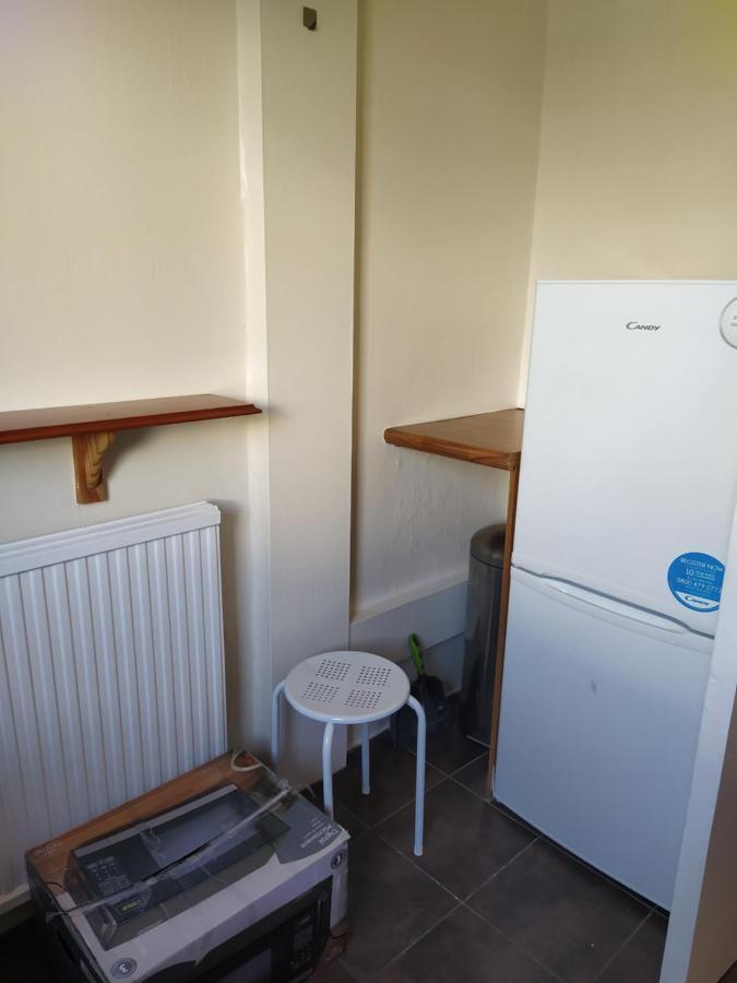 Self Catering 2 Bedroom Flat, Frequent Buses, 1-minute Walk To Bus Stop, 20 Minutes To City Center Apartment