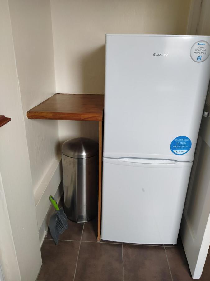 Apartment Self Catering 2 Bedroom Flat, Frequent Buses, 1-minute Walk To Bus Stop, 20 Minutes To City Center Edinburgh