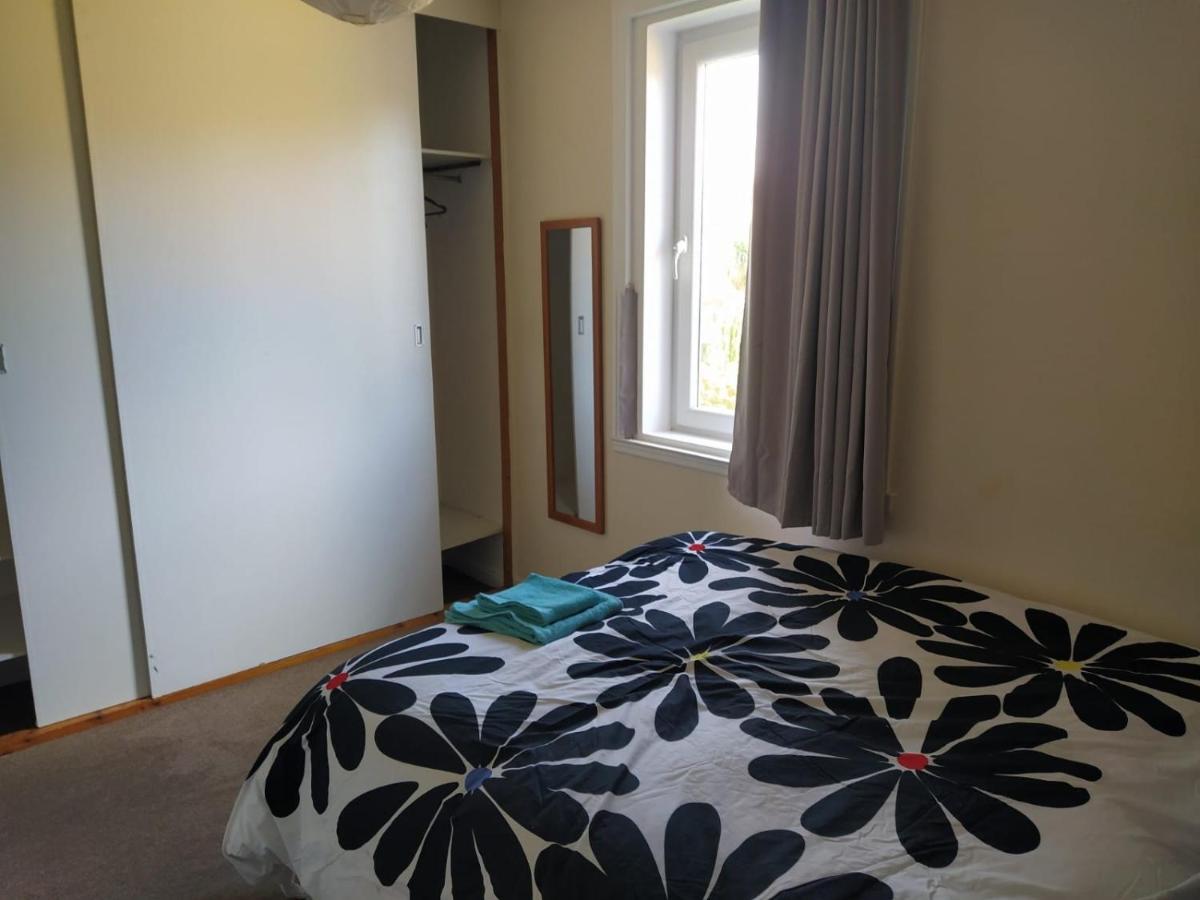 Self Catering 2 Bedroom Flat, Frequent Buses, 1-minute Walk To Bus Stop, 20 Minutes To City Center