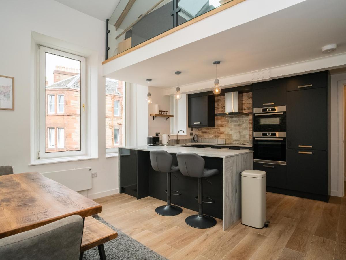 Pass The Keys Stunning 3 Bed Loft Style With Free Parking *