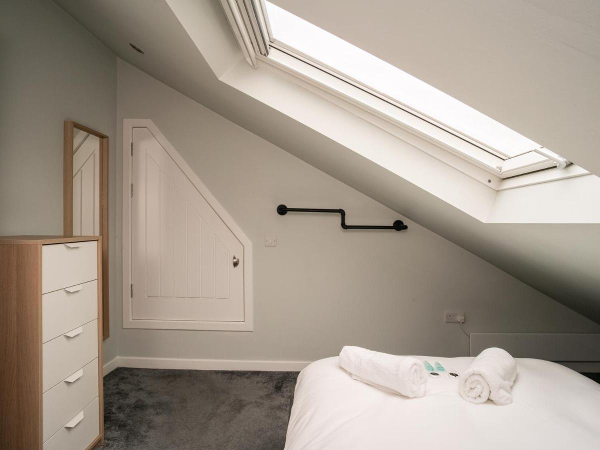Pass The Keys Stunning 3 Bed Loft Style With Free Parking Apartment