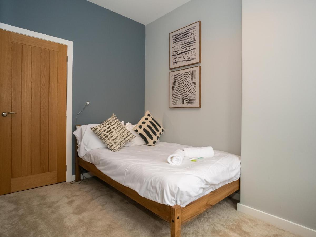 Pass The Keys Stunning 3 Bed Loft Style With Free Parking Apartment