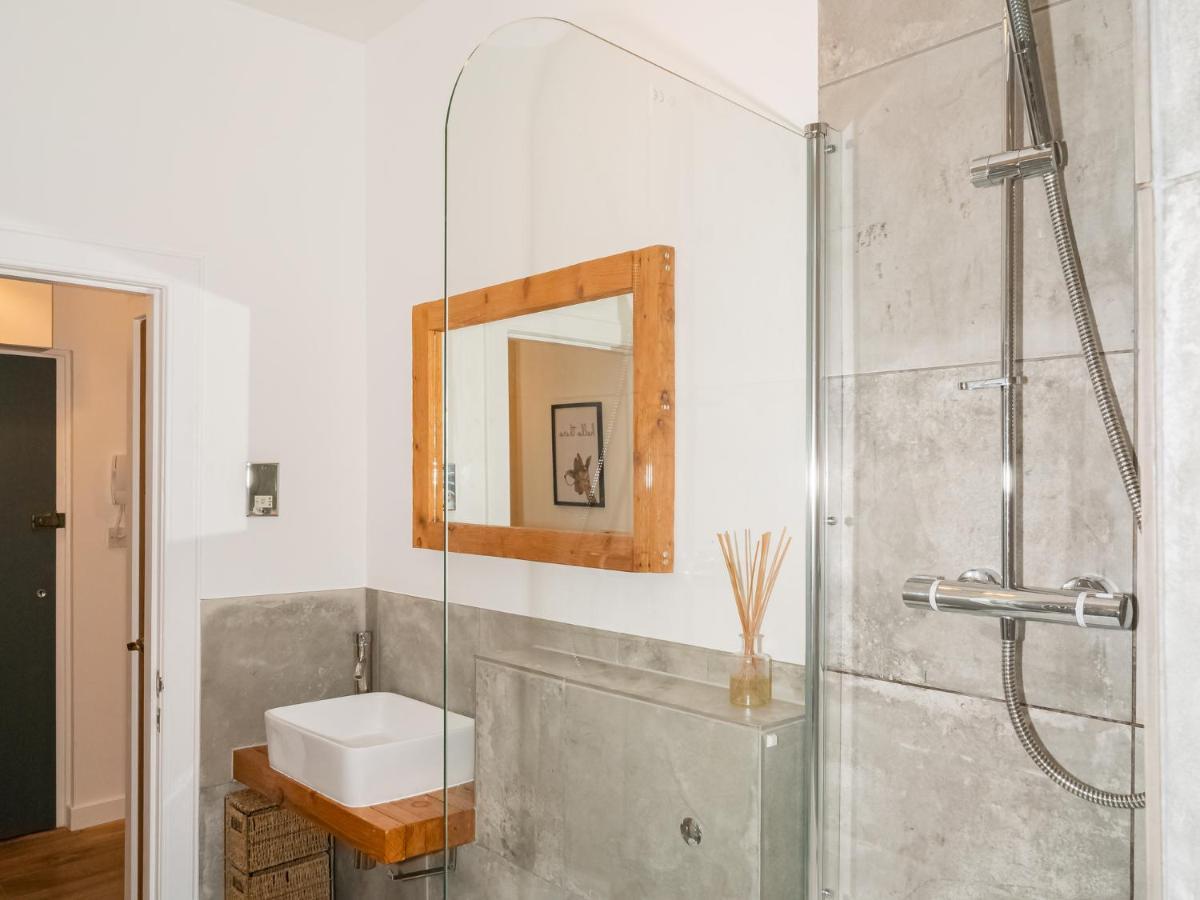 Pass The Keys Stunning 3 Bed Loft Style With Free Parking *