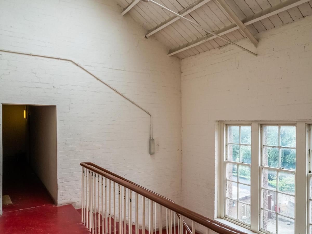 Pass The Keys Stunning 3 Bed Loft Style With Free Parking *