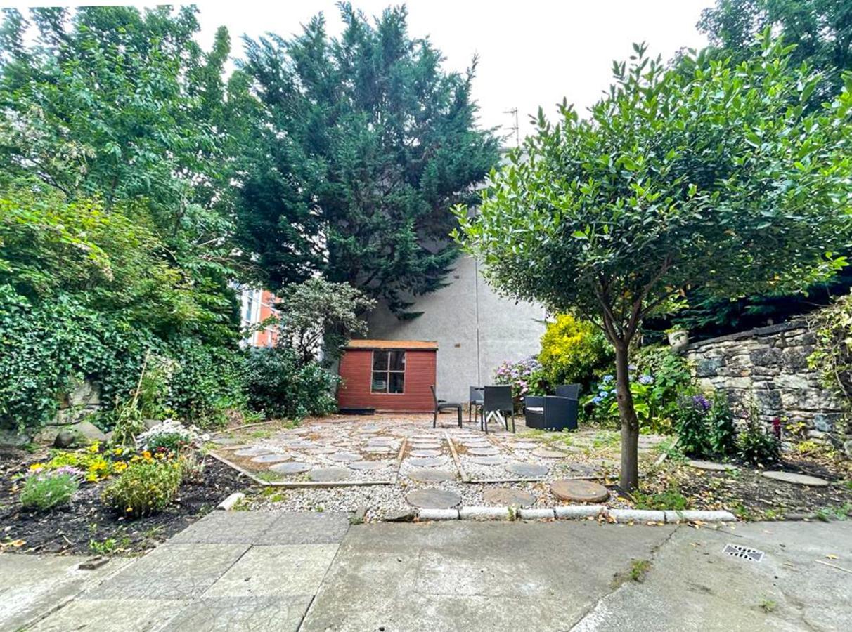 Apartment Remarkable 5br Townhouse With Garden, Sleeps 12 *