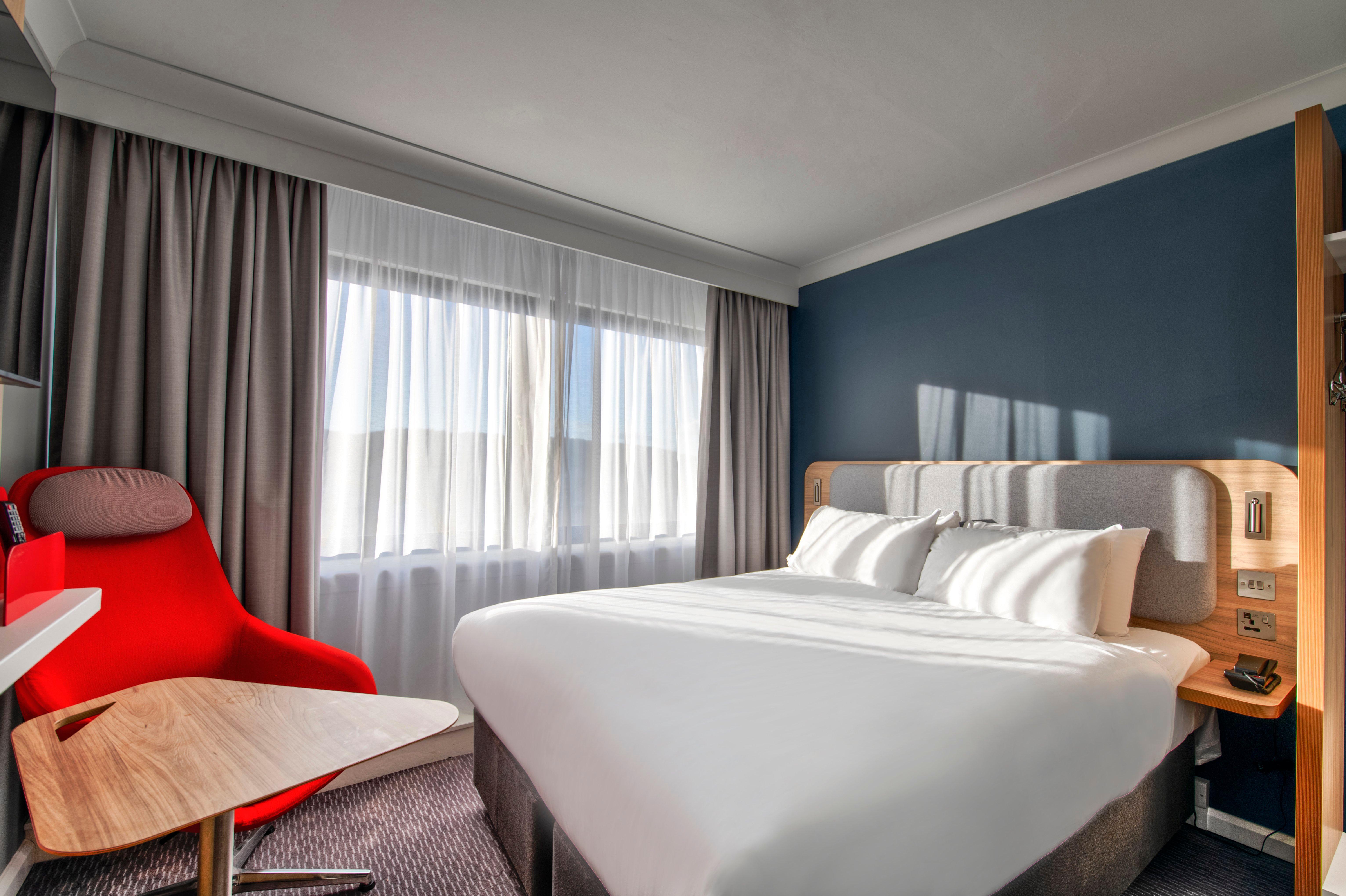 Holiday Express City West By Ihg Hotel 3*