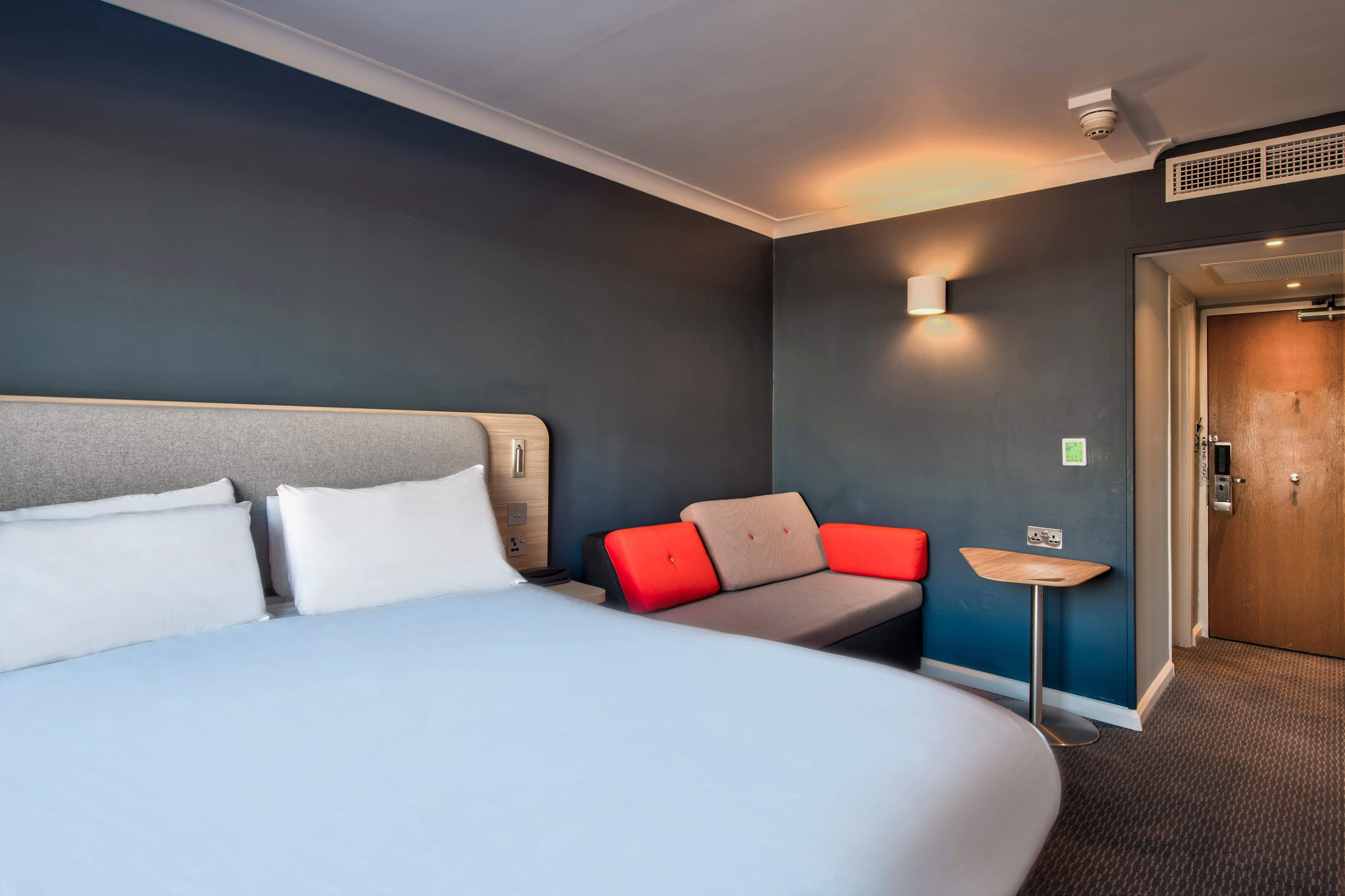 Holiday Express City West By Ihg Edinburgh