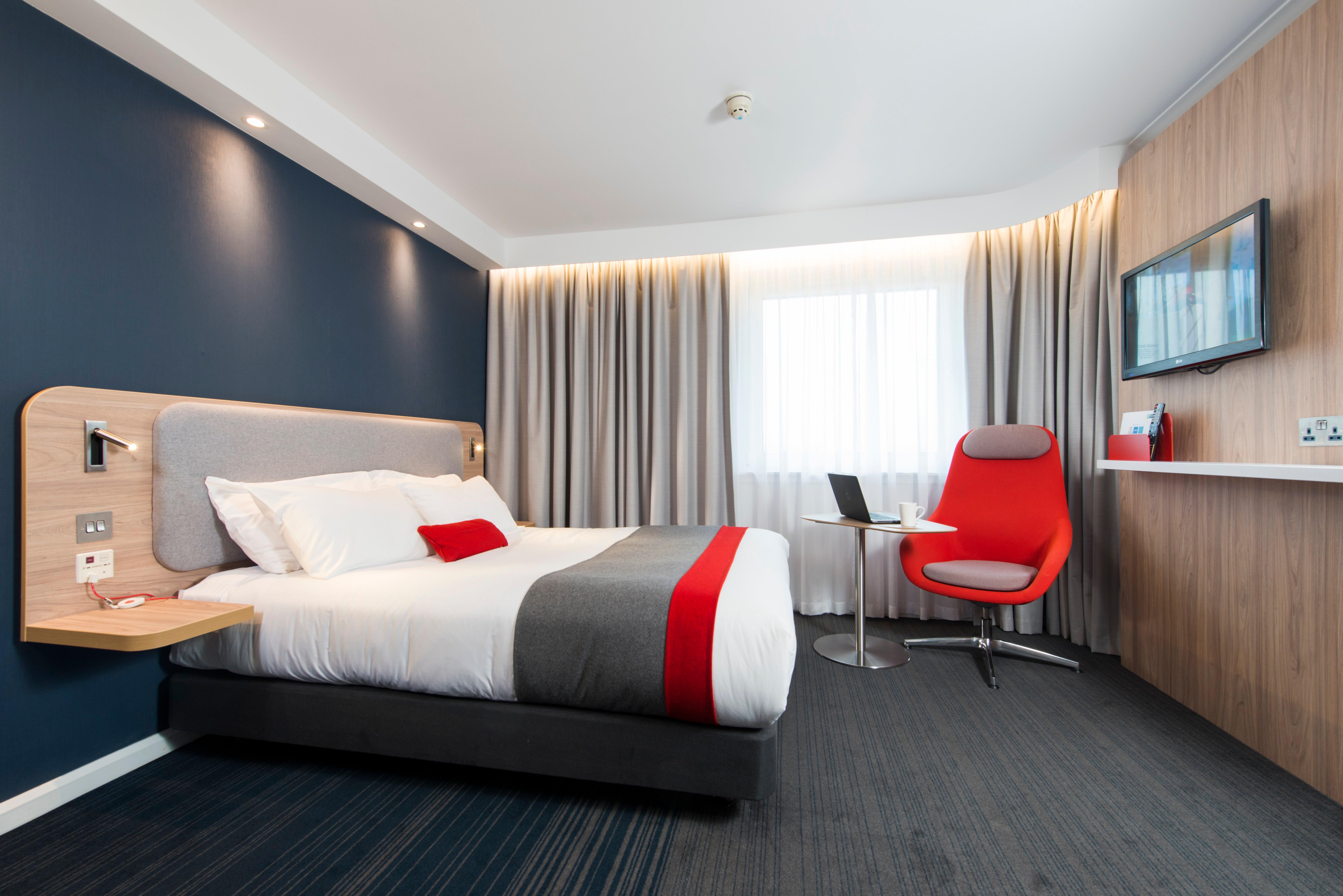 Holiday Express City West By Ihg Hotel