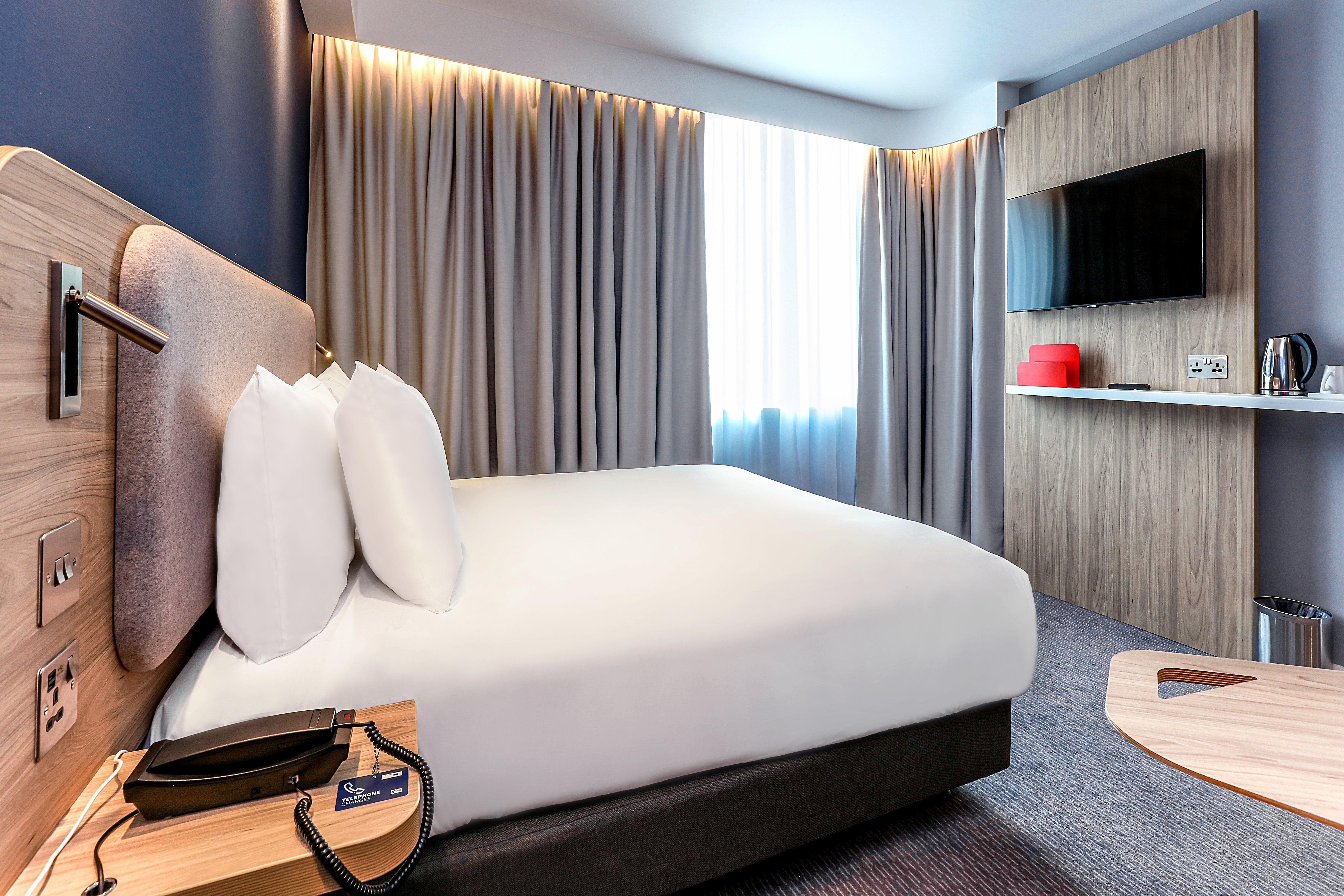 Hotel Holiday Express City West By Ihg 3*