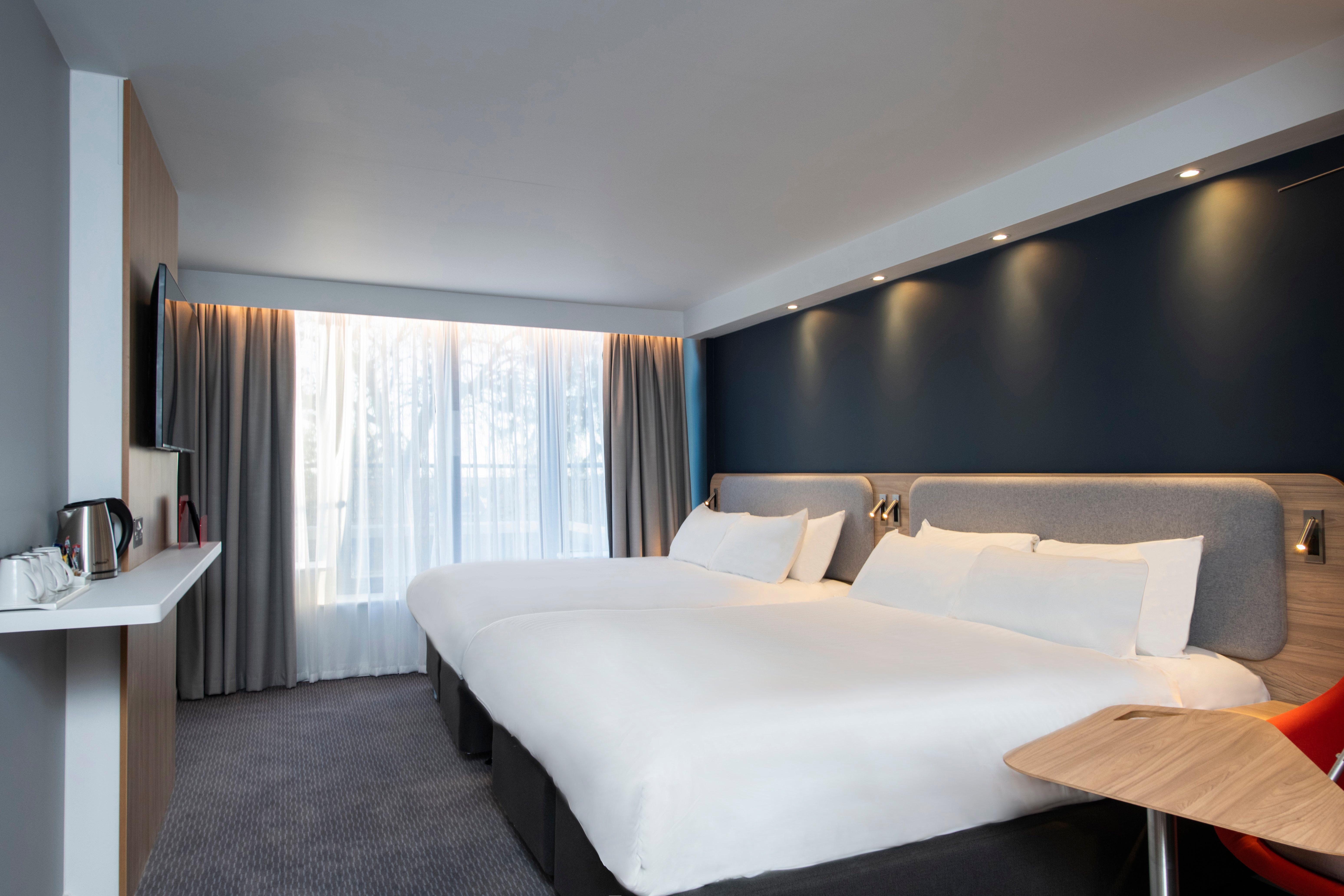 Holiday Express City West By Ihg Hotel 3*