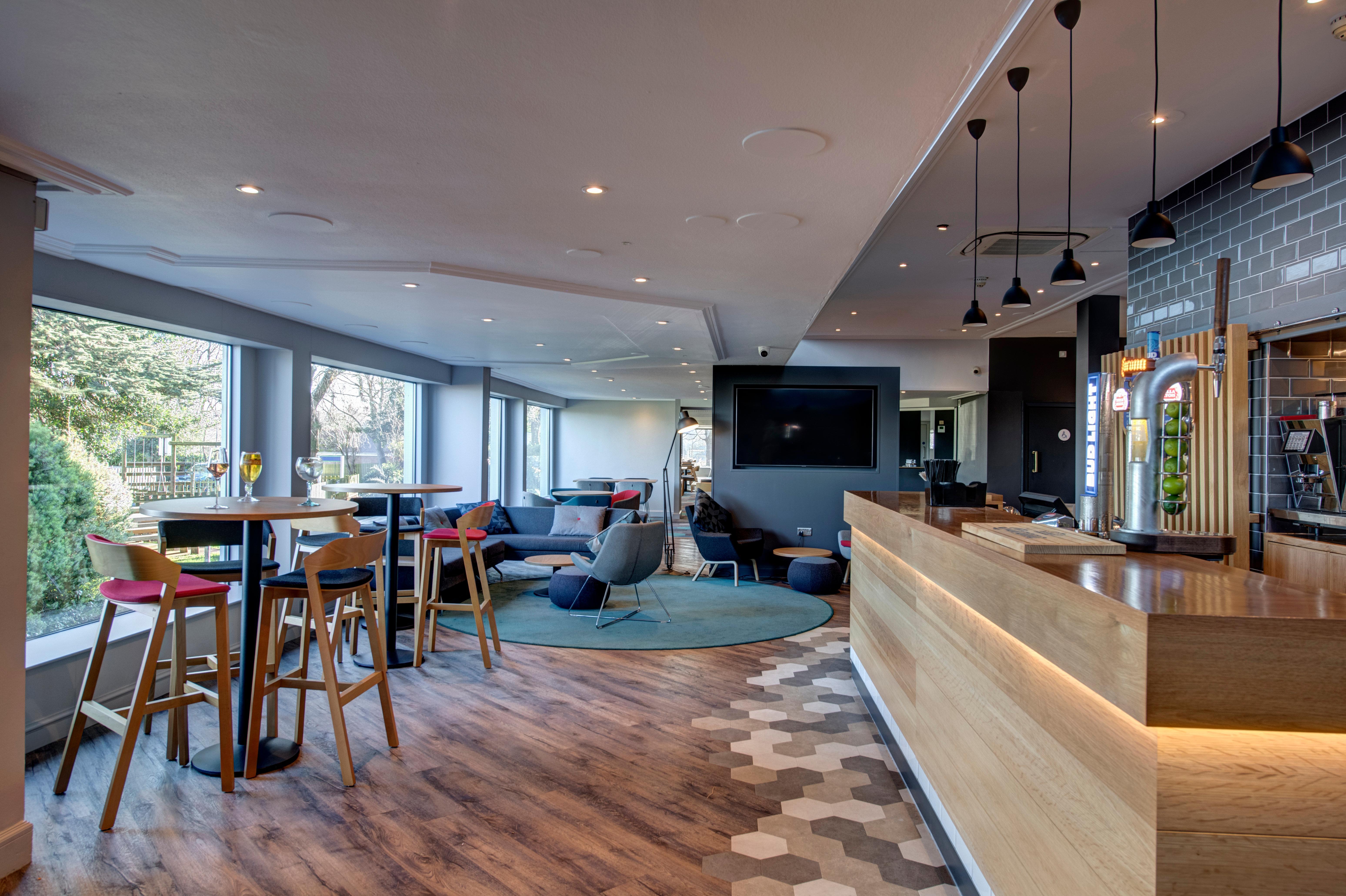 Hotel Holiday Express City West By Ihg 3*