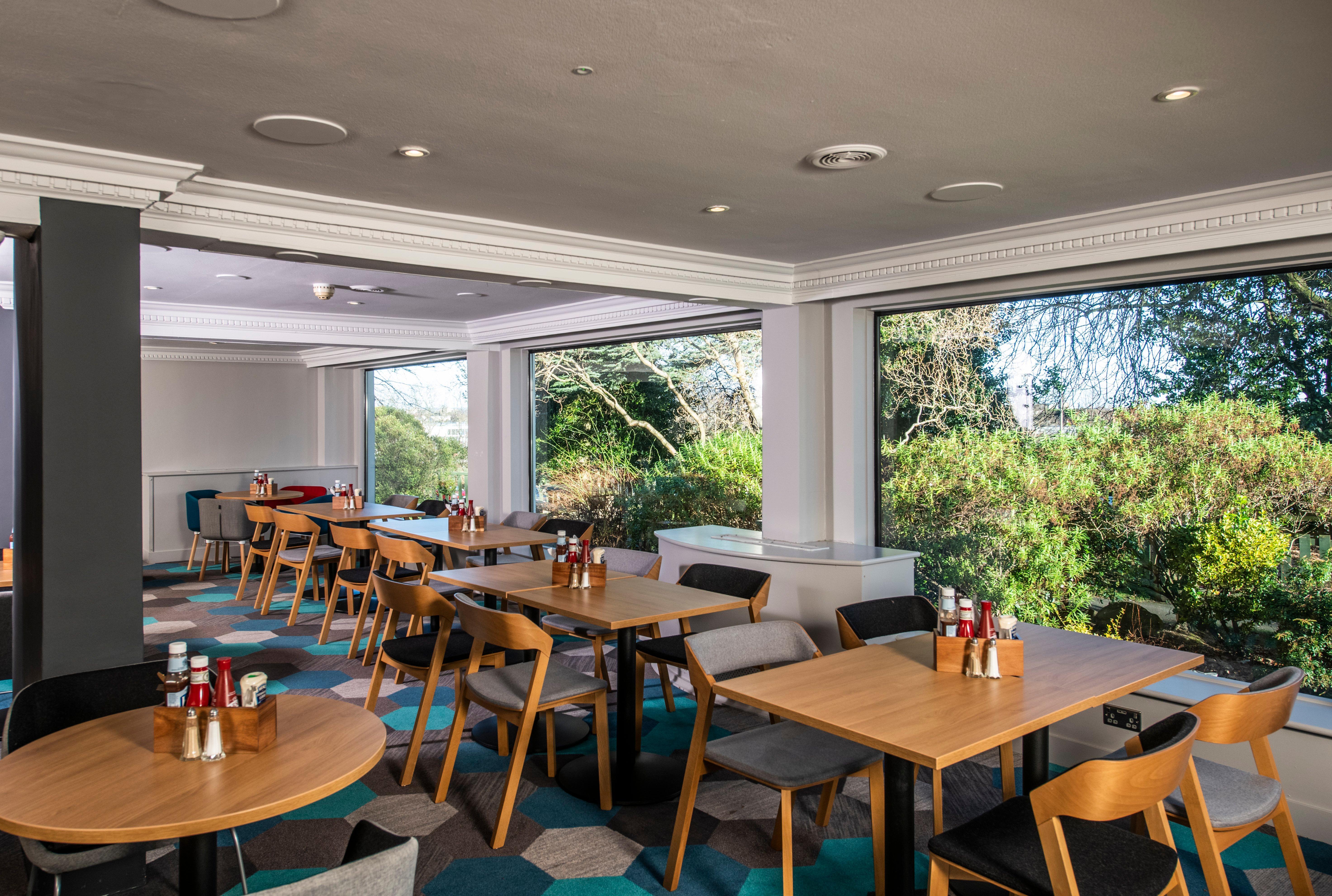 Holiday Express City West By Ihg Hotel Edinburgh