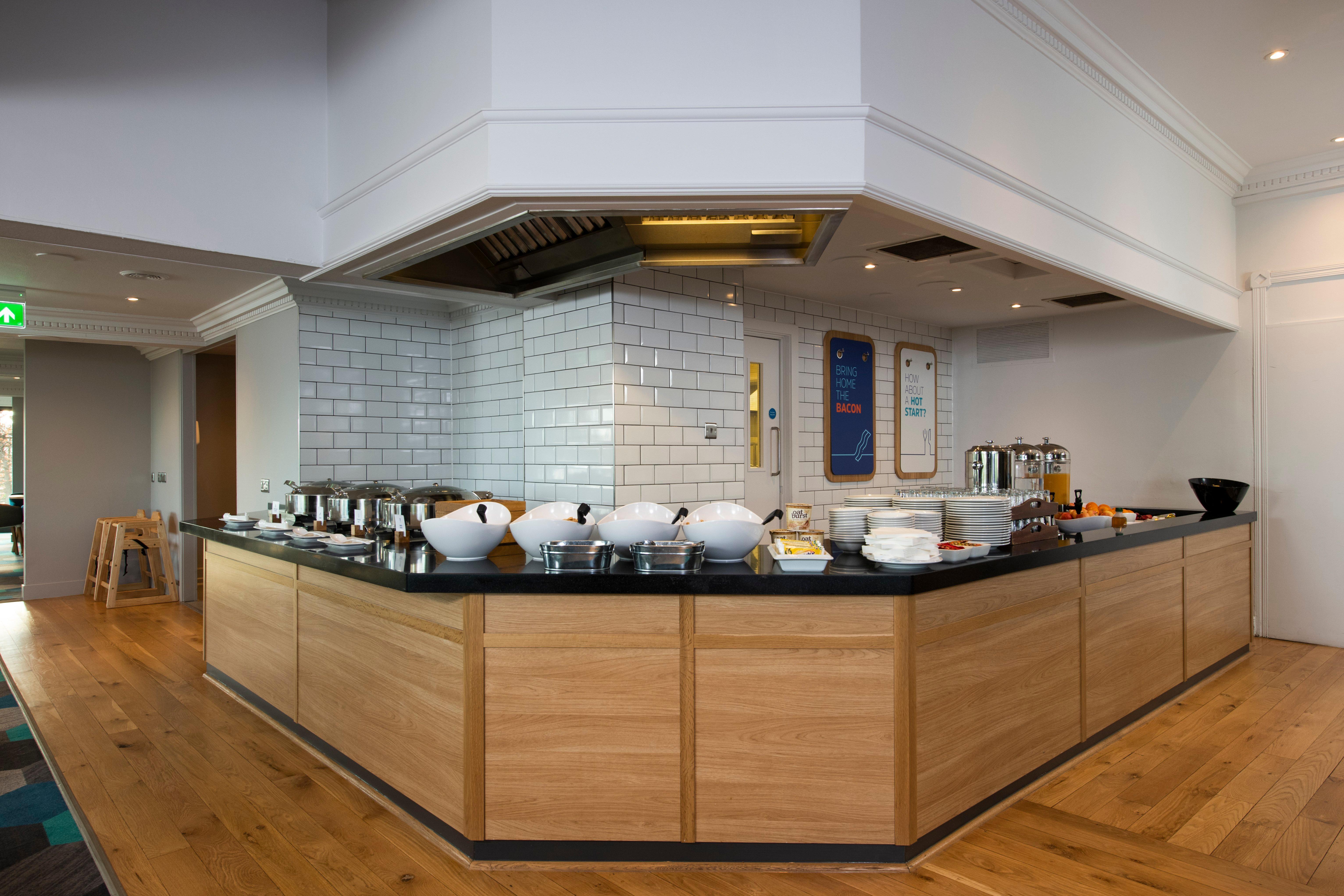 Hotel Holiday Express City West By Ihg