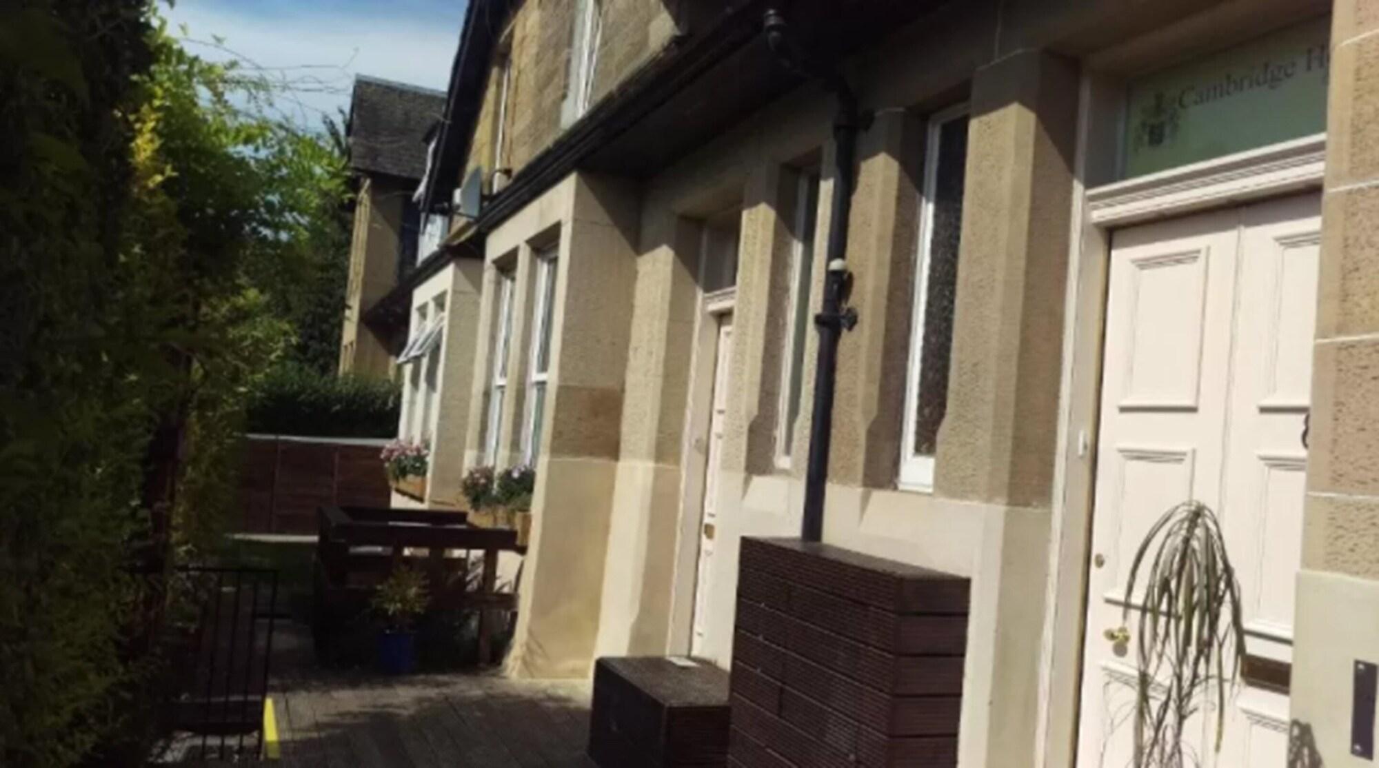 Cambridge House 3*