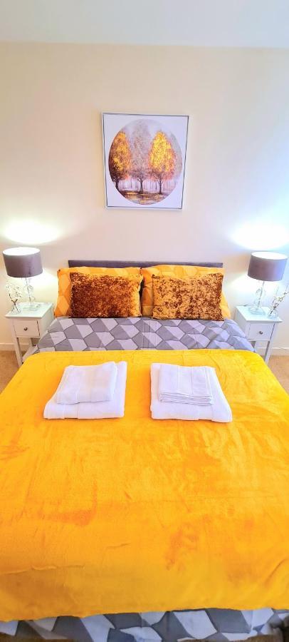 Apartment Elegant 2 Bedroom Centre - Free Parking - Private Balcony - Stunning Views *