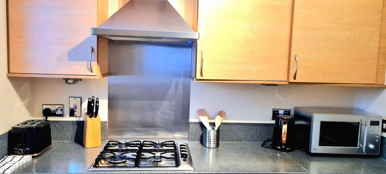 Elegant 2 Bedroom Centre - Free Parking - Private Balcony - Stunning Views Apartment Edinburgh