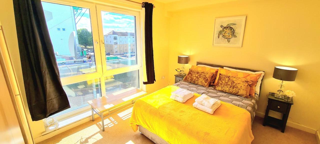 Elegant 2 Bedroom Centre - Free Parking - Private Balcony - Stunning Views * Edinburgh