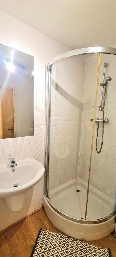 Elegant 2 Bedroom Centre - Free Parking - Private Balcony - Stunning Views Apartment Edinburgh