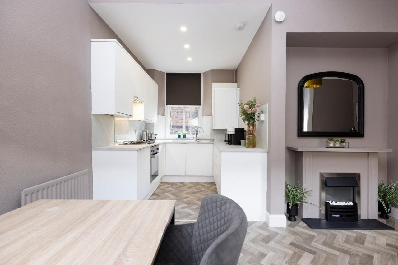 Joivy Homely By St Giles With Desk Apartment Edinburgh