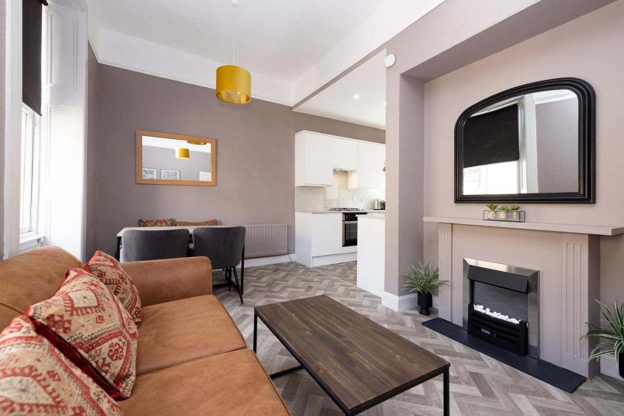 Apartment Joivy Homely By St Giles With Desk Edinburgh
