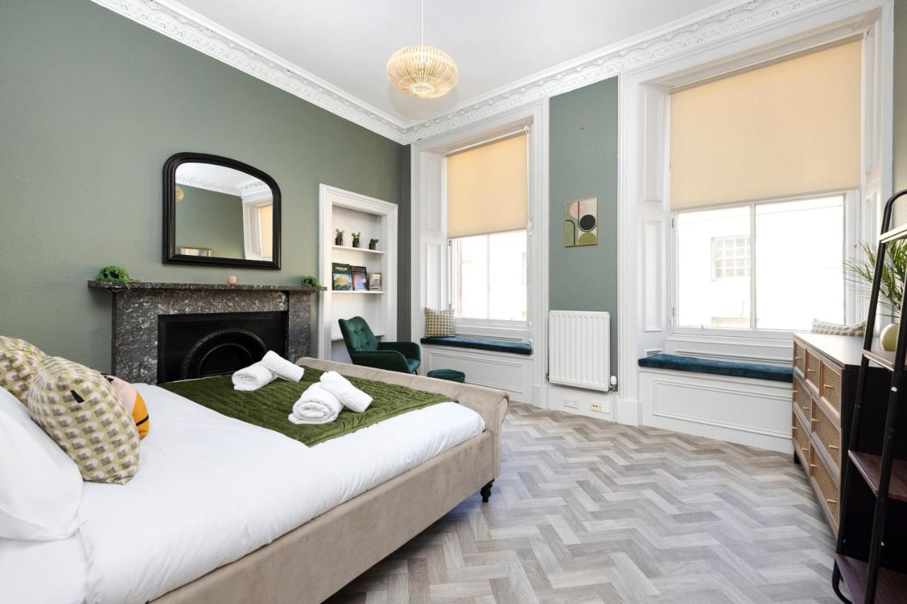 Joivy Homely By St Giles With Desk Apartment