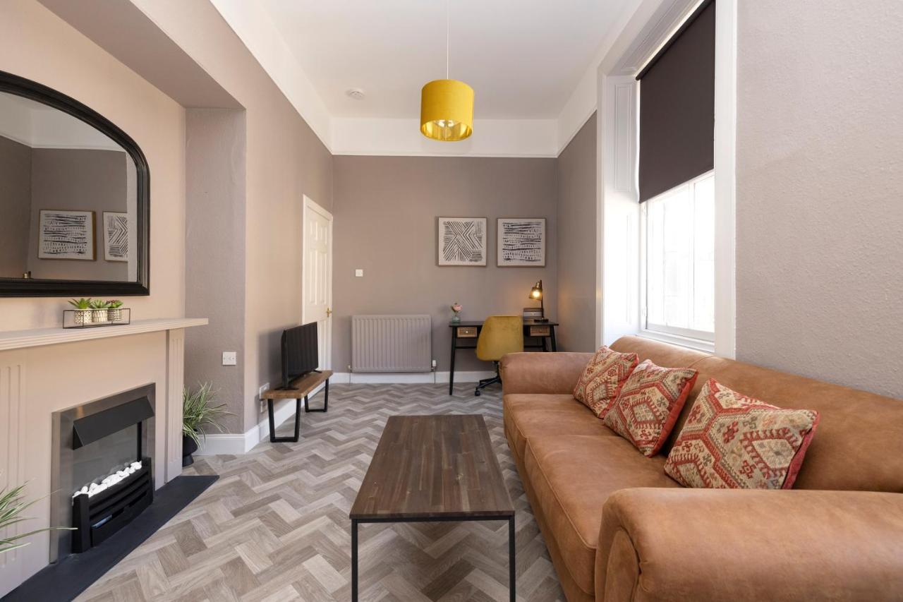 Joivy Homely By St Giles With Desk Apartment Edinburgh