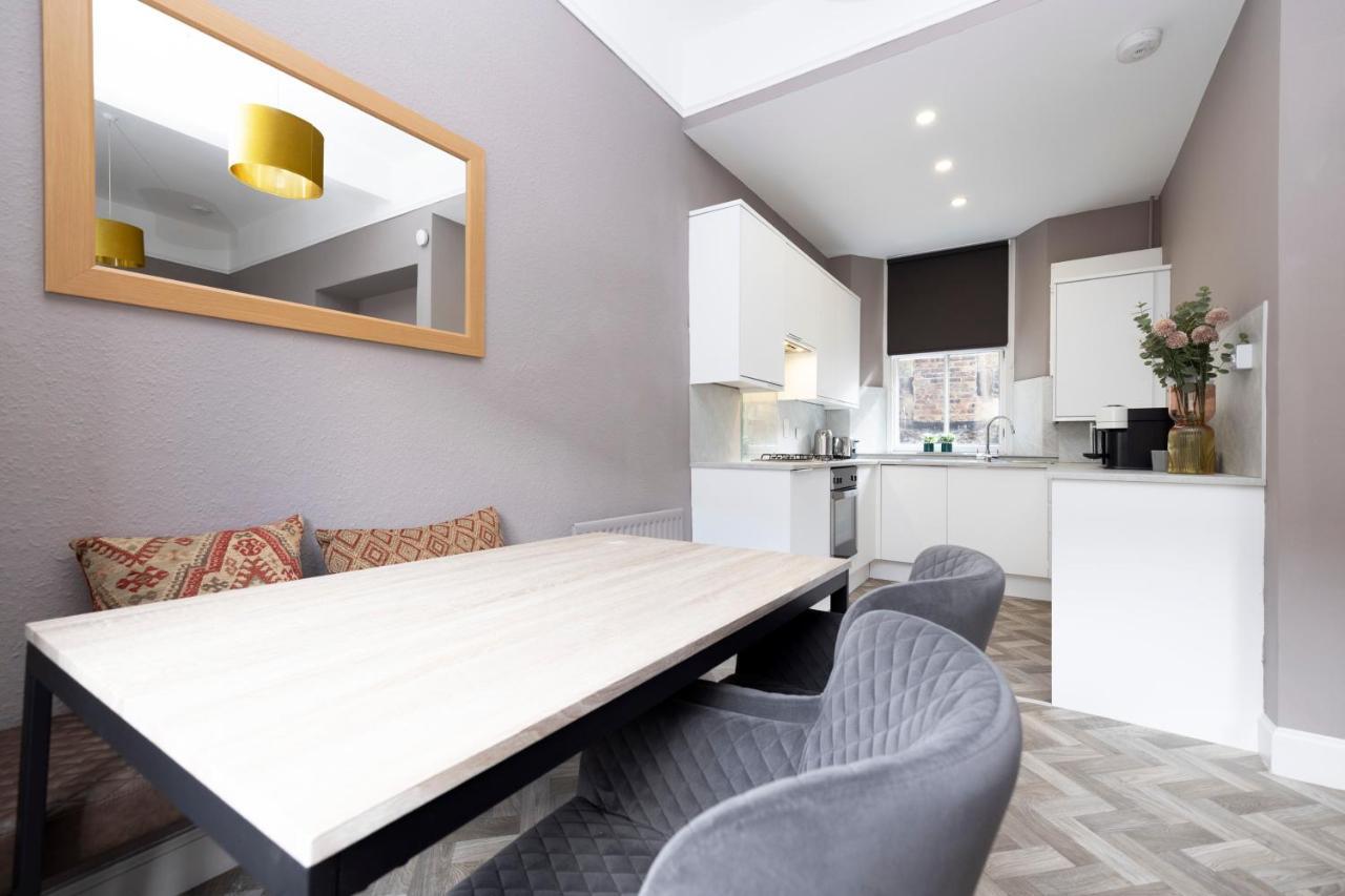 Joivy Homely By St Giles With Desk Edinburgh