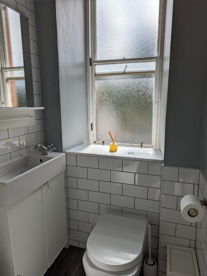 Cozy 2 Double Bedroom Flat In The Heart Of Leith Apartment