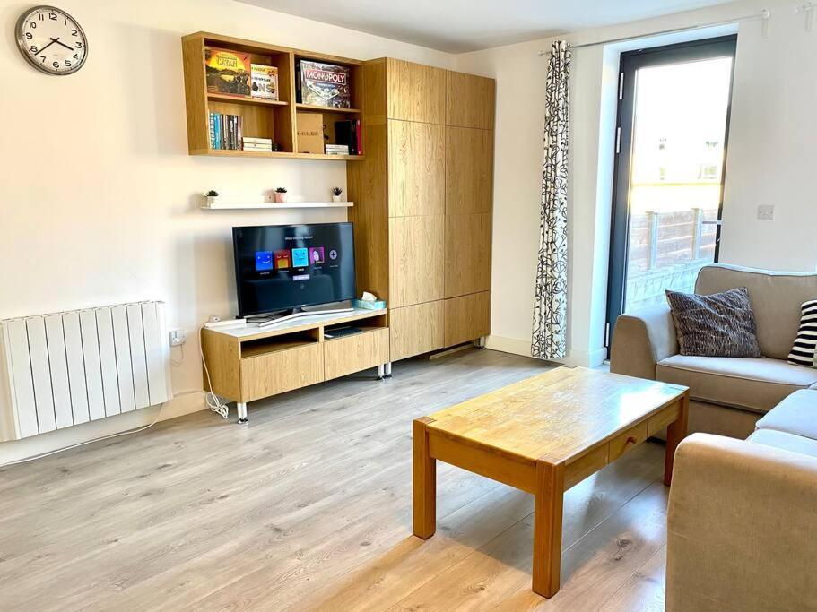 Modern With Private Terrace Apartment Edinburgh