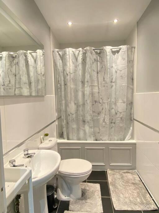 Lovely & Peaceful 2 Bedroom With En-suite, Leith, * EDI