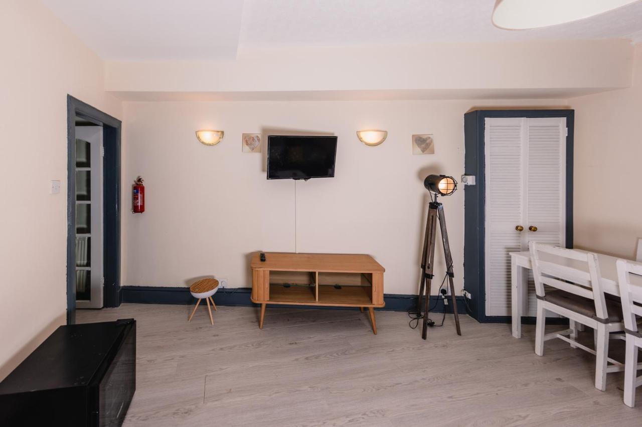 Old Town Central Apartments By The Meadows * Edinburgh