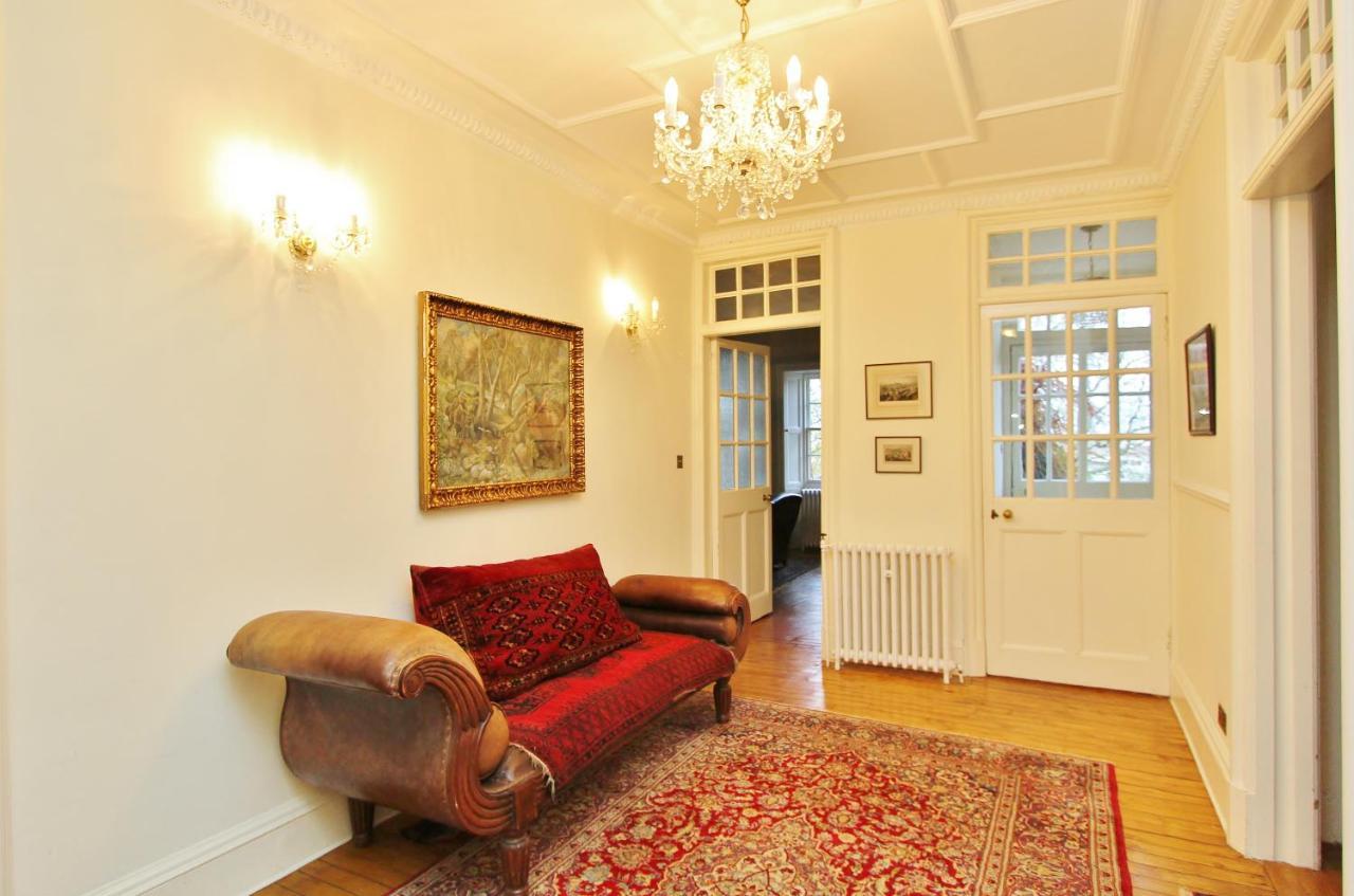 Ramsay Garden - Spacious 3-bedroom Next To Castle Apartment Edinburgh