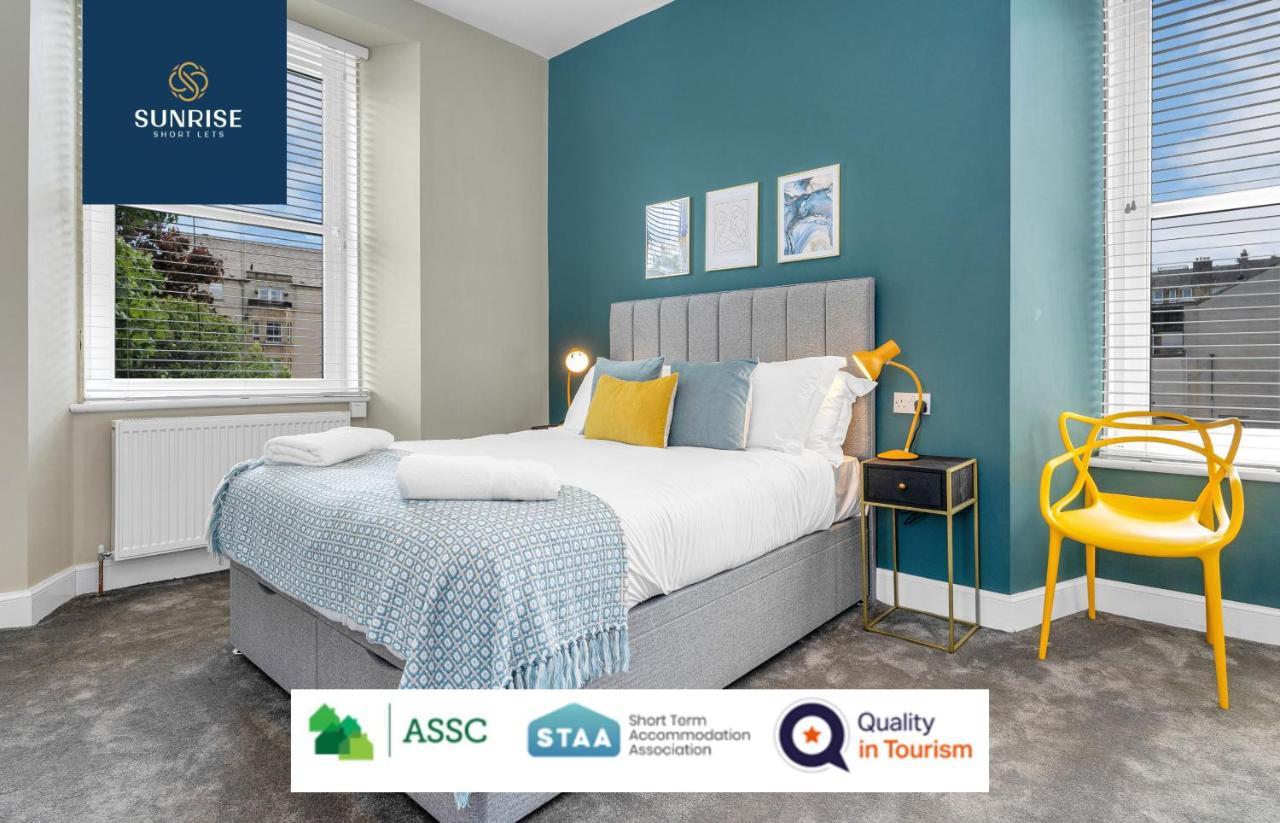 Leith Walk, Is 3 Rooms, King Beds With Tvs, Central Location, Albert Place, Wifi, Sleeps 6, Great For Contractors, Business, Relocation, Groups, Long Stays Welcome, Weekly Or Monthly, Just Ask Sunriseshortlets * Edinburgh