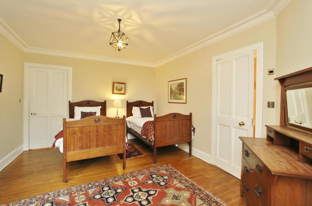 Ramsay Garden - Spacious 3-bedroom Next To Castle Apartment Edinburgh