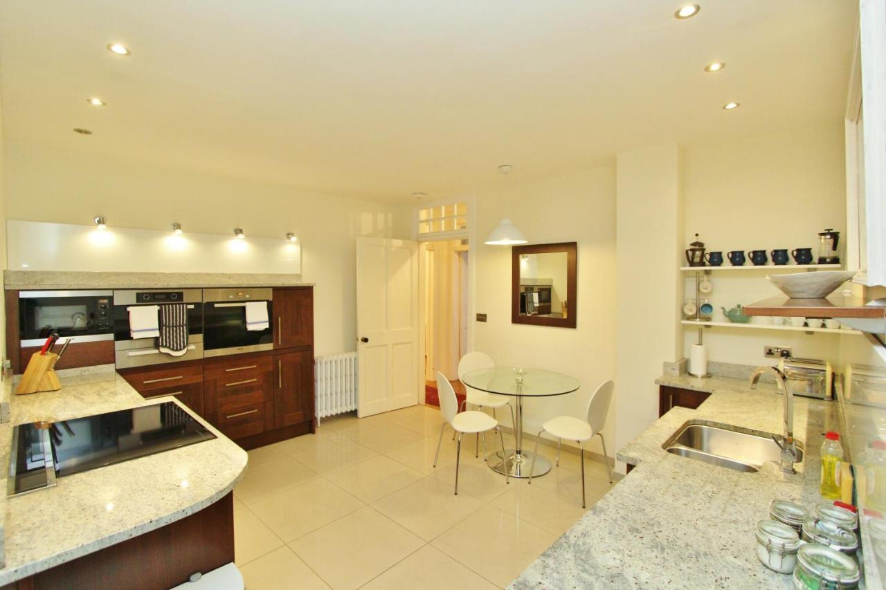 Ramsay Garden - Spacious 3-bedroom Next To Castle Apartment Edinburgh