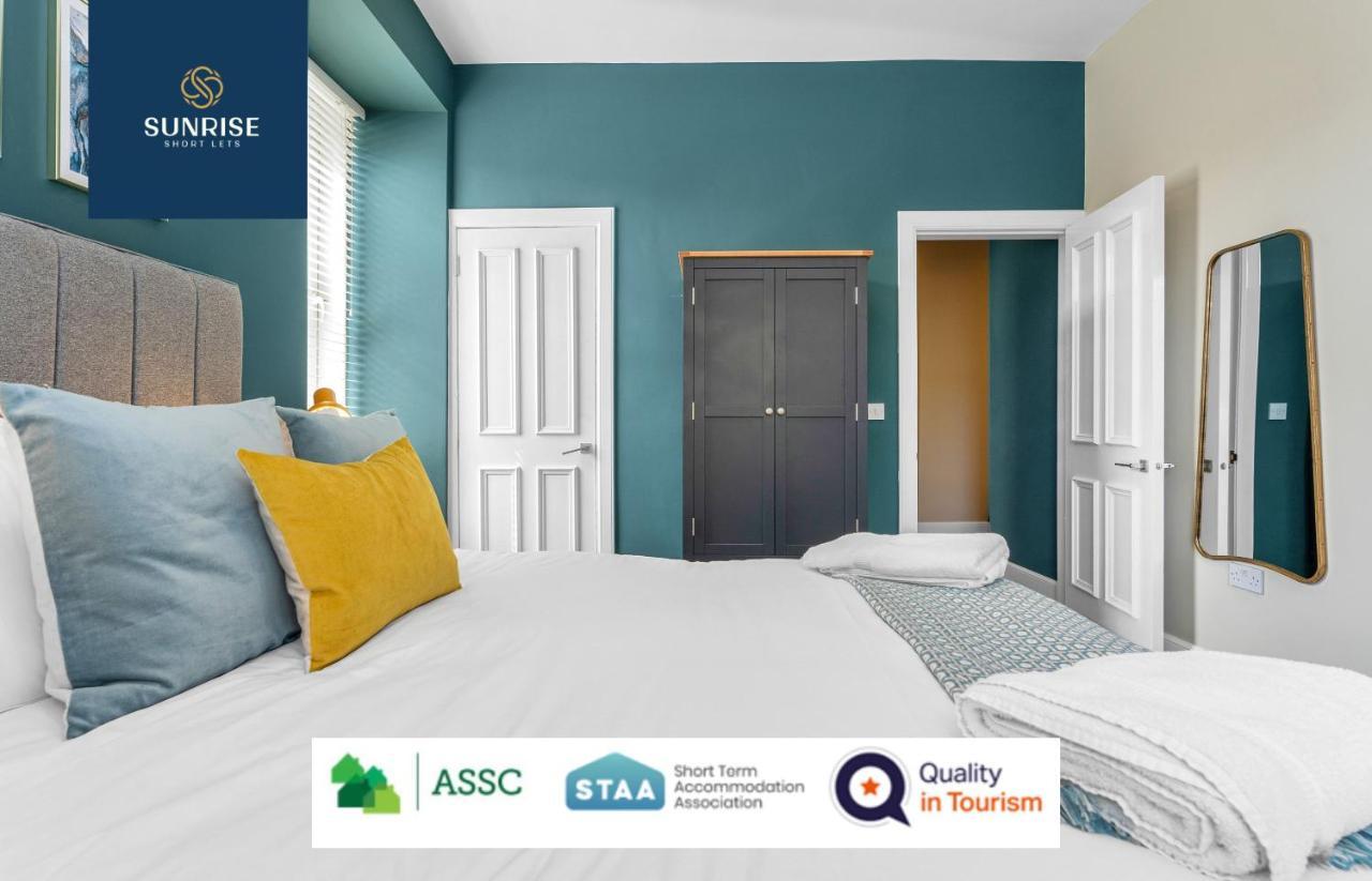 Leith Walk, Is 3 Rooms, King Beds With Tvs, Central Location, Albert Place, Wifi, Sleeps 6, Great For Contractors, Business, Relocation, Groups, Long Stays Welcome, Weekly Or Monthly, Just Ask Sunriseshortlets Apartment *