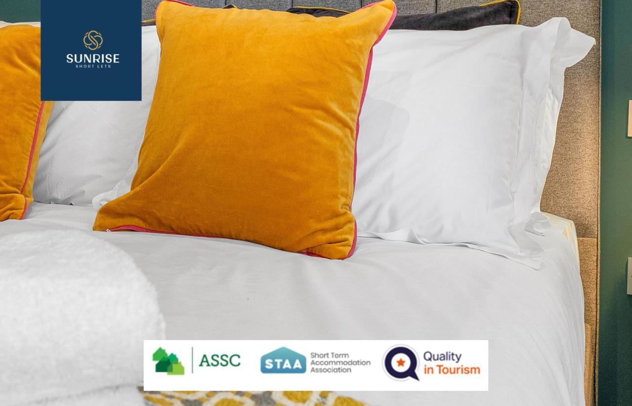 Leith Walk, Is 3 Rooms, King Beds With Tvs, Central Location, Albert Place, Wifi, Sleeps 6, Great For Contractors, Business, Relocation, Groups, Long Stays Welcome, Weekly Or Monthly, Just Ask Sunriseshortlets * Edinburgh