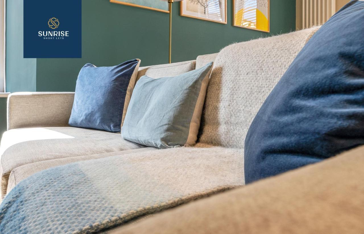 Leith Walk, Is 3 Rooms, King Beds With Tvs, Central Location, Albert Place, Wifi, Sleeps 6, Great For Contractors, Business, Relocation, Groups, Long Stays Welcome, Weekly Or Monthly, Just Ask Sunriseshortlets Apartment *