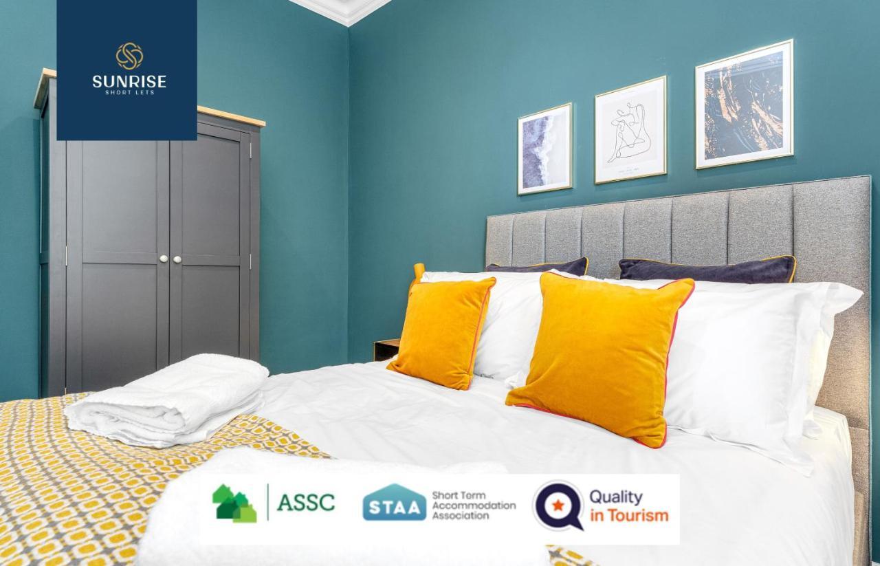 Leith Walk, Is 3 Rooms, King Beds With Tvs, Central Location, Albert Place, Wifi, Sleeps 6, Great For Contractors, Business, Relocation, Groups, Long Stays Welcome, Weekly Or Monthly, Just Ask Sunriseshortlets Apartment *
