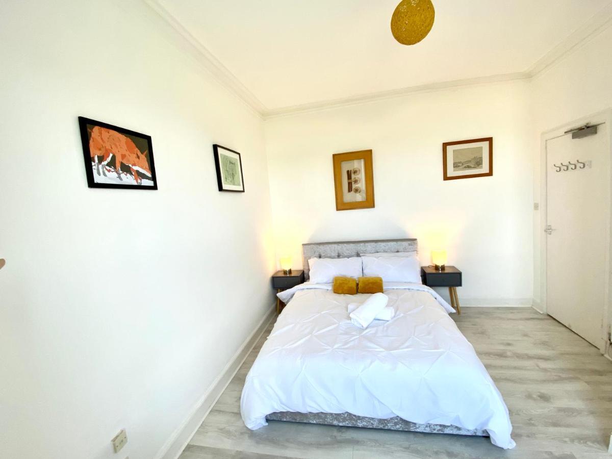 Cozy 1 Bedroom Tenement Flat *