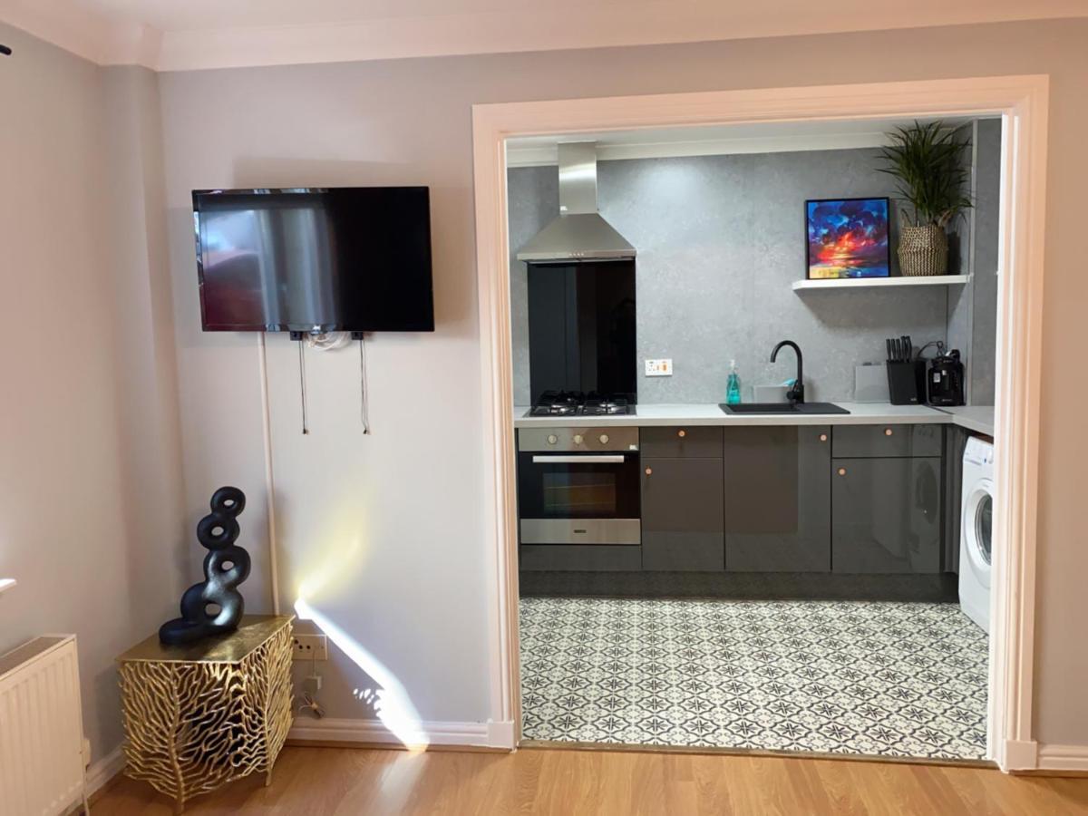 Private Main Door Lovely 2 Bedroom EDI